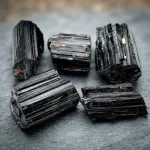 Pedra Turmalina Negra Bruta — imagem 5